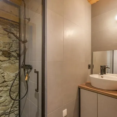 La Ferme A Roland Cozy Mountain Style 2br For 6 In/ski Out - Happy * Chamonix