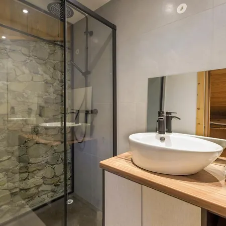 La Ferme A Roland Cozy Mountain Style 2br For 6 In/ski Out - Happy Appartement Chamonix